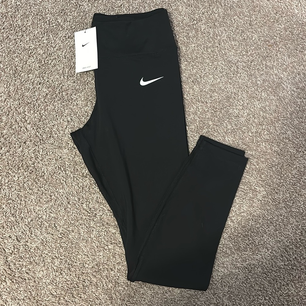 NWT Nike training leggings
